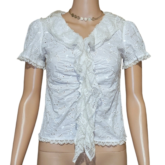 Bear Two Style Juniors/Women's Eyelet Top - Picture 1 of 8